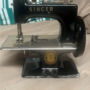 Singer Miniature Sewing Machine